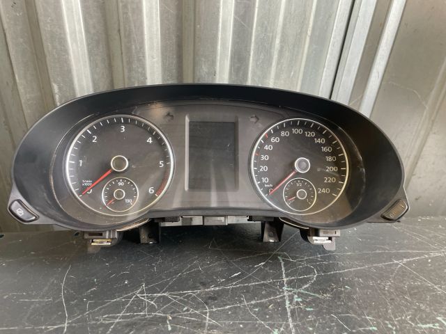 bontott VW JETTA Kilométeróra