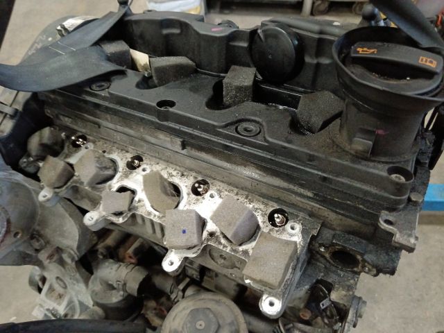 bontott VW JETTA Motor (Fűzött blokk hengerfejjel)