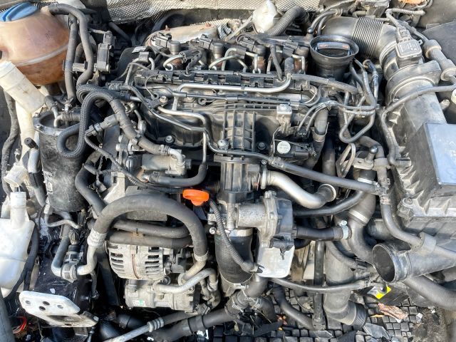 bontott VW JETTA Motor (Fűzött blokk hengerfejjel)