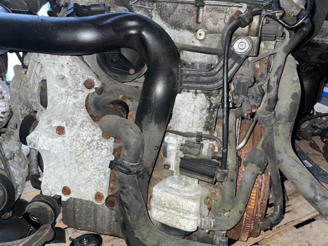 bontott VW JETTA Motor (Fűzött blokk hengerfejjel)