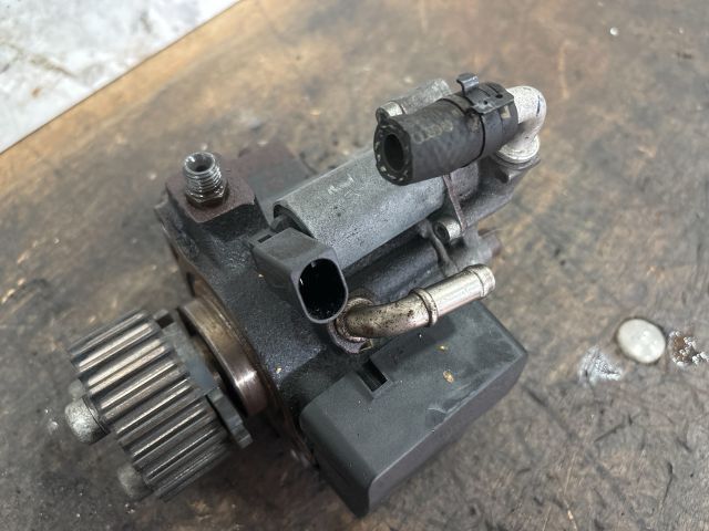 bontott VW JETTA Nagynyomású Szivattyú