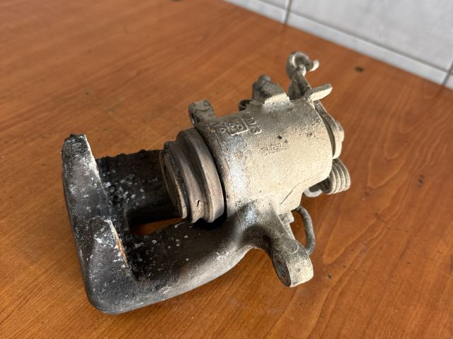 bontott VW JETTA Bal hátsó Féknyereg Munkahengerrel