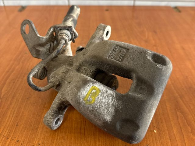 bontott VW JETTA Bal hátsó Féknyereg Munkahengerrel