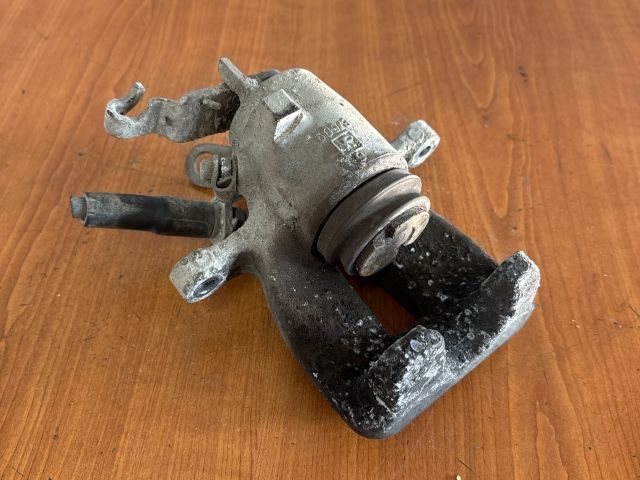 bontott VW JETTA Bal hátsó Féknyereg Munkahengerrel