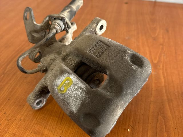 bontott VW JETTA Bal hátsó Féknyereg Munkahengerrel