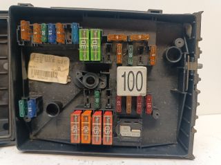 bontott VW JETTA Biztosítéktábla Motortér