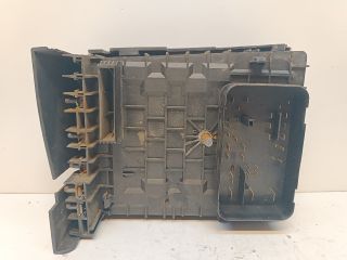 bontott VW JETTA Biztosítéktábla Motortér