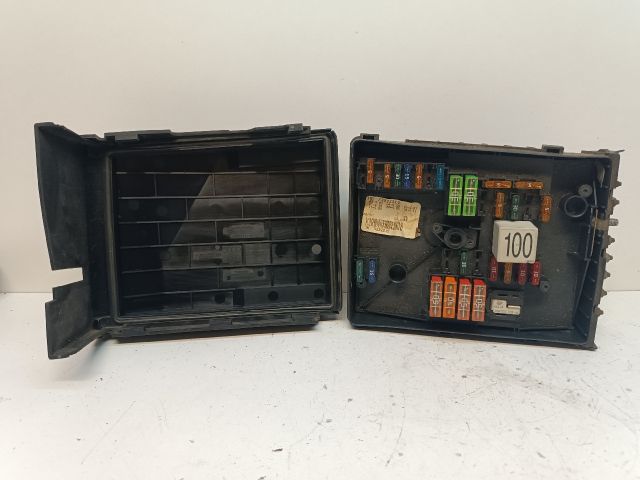 bontott VW JETTA Biztosítéktábla Motortér