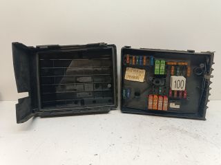 bontott VW JETTA Biztosítéktábla Motortér