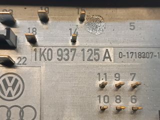 bontott VW JETTA Biztosítéktábla Motortér