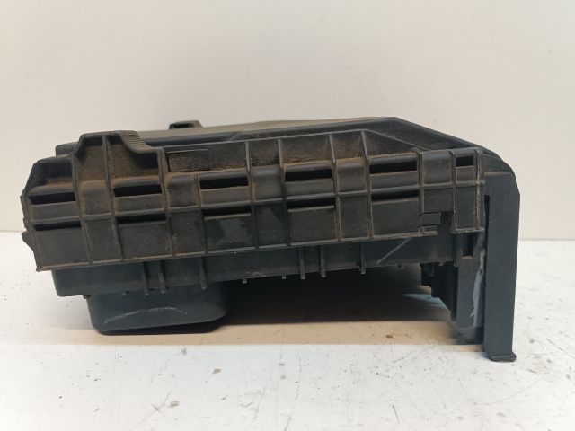 bontott VW JETTA Biztosítéktábla Motortér