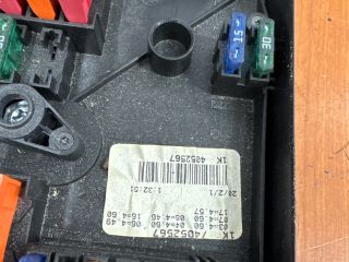 bontott VW JETTA Biztosítéktábla Motortér