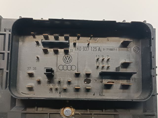 bontott VW JETTA Biztosítéktábla Motortér