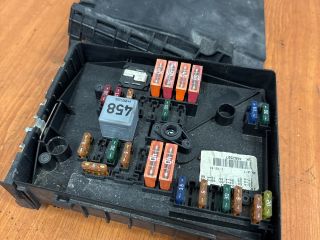 bontott VW JETTA Biztosítéktábla Motortér