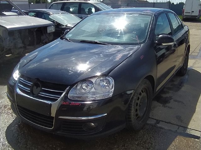 bontott VW JETTA Biztosítéktábla Motortér