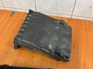 bontott VW JETTA Biztosítéktábla Motortér