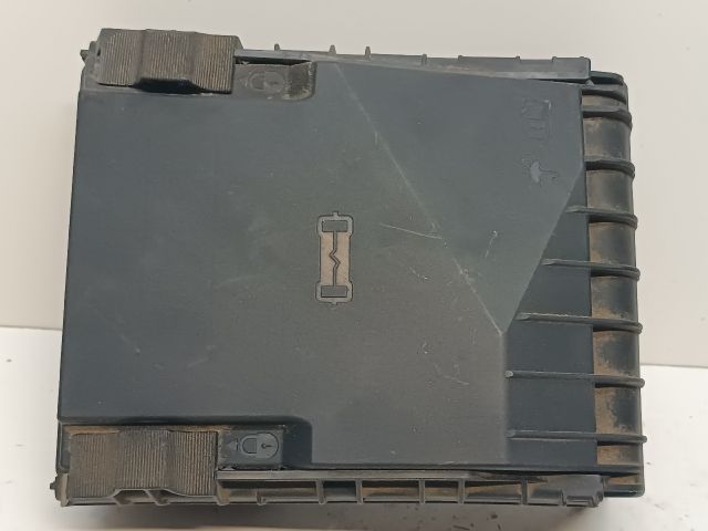 bontott VW JETTA Biztosítéktábla Motortér