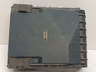 bontott VW JETTA Biztosítéktábla Motortér