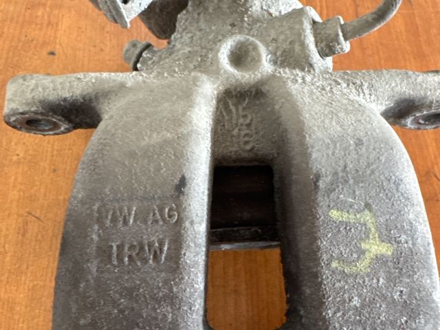 bontott VW JETTA Jobb hátsó Féknyereg Munkahengerrel