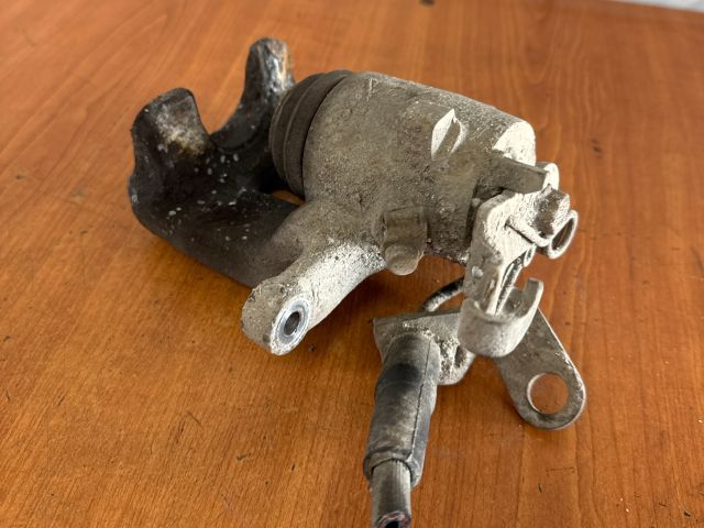 bontott VW JETTA Jobb hátsó Féknyereg Munkahengerrel