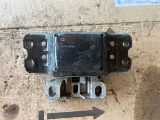 bontott VW JETTA Motor Tartó Bak Bal
