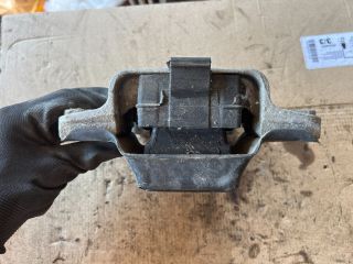 bontott VW JETTA Motor Tartó Bak Bal