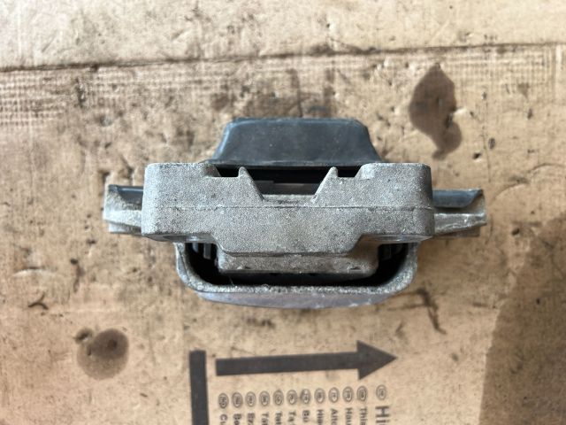 bontott VW JETTA Motor Tartó Bak Bal