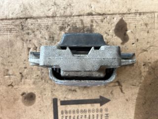 bontott VW JETTA Motor Tartó Bak Bal