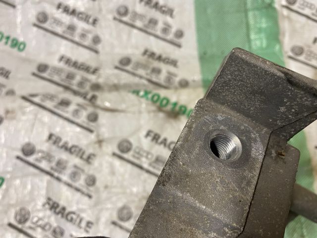 bontott VW JETTA Motor Tartó Bak (Fém)