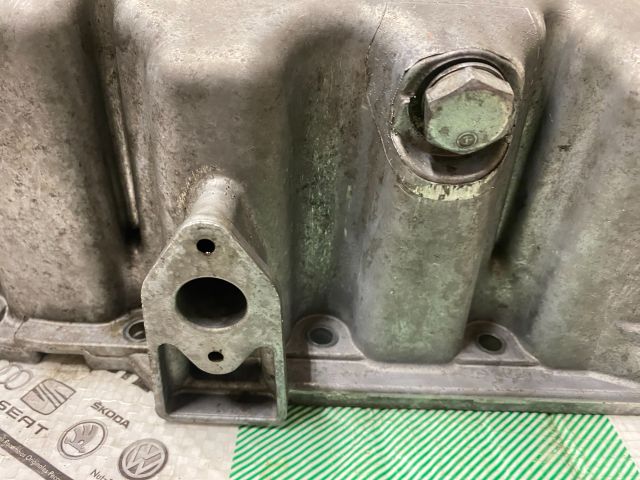 bontott VW JETTA Olajteknő