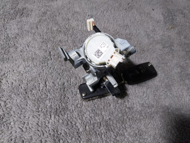 bontott VW JETTA Gyújtáskapcsoló Házzal