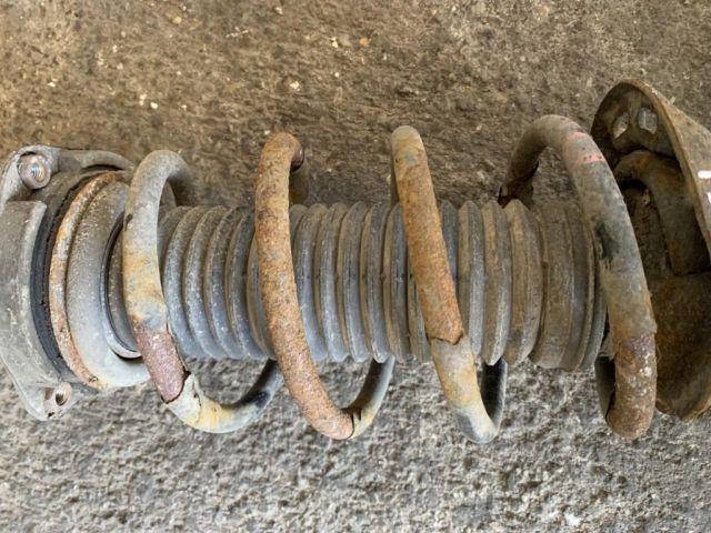 bontott VW JETTA Jobb első Rugó