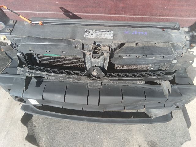 bontott VW JETTA Komplett Homlokfal (Részeivel)