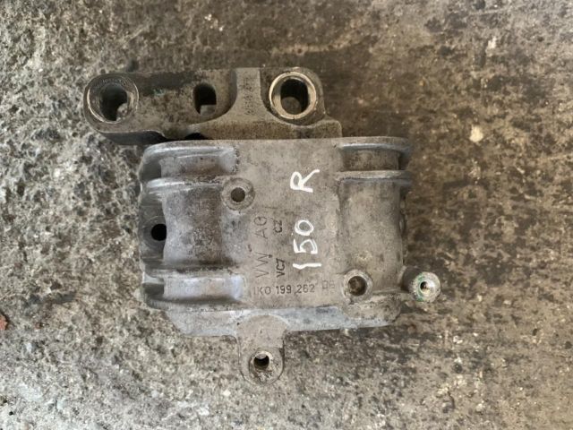 bontott VW JETTA Motor Tartó Bak (Pozíciófüggetlen)