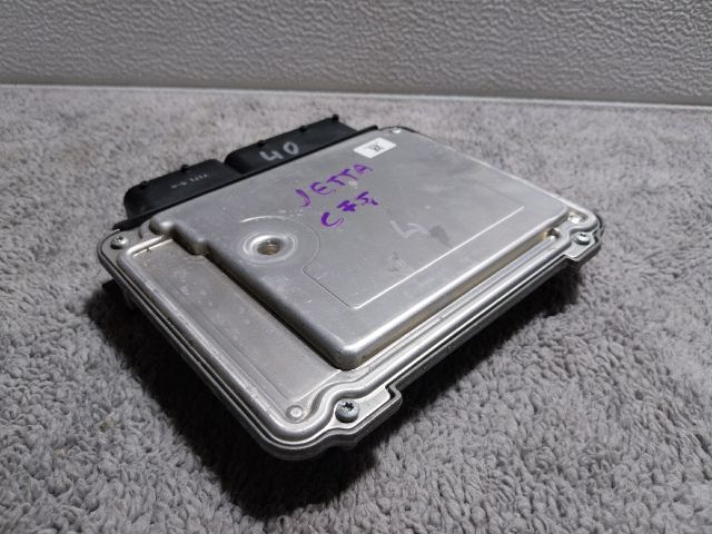 bontott VW JETTA Motorvezérlő