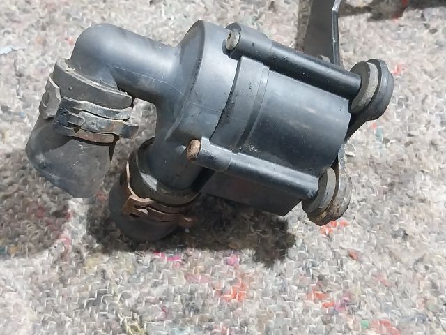 bontott VW JETTA Vízpumpa