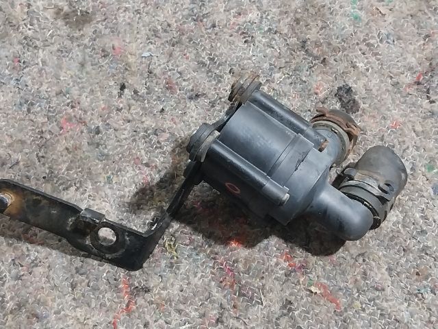 bontott VW JETTA Vízpumpa