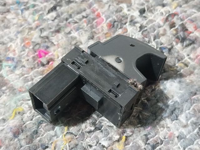 bontott VW JETTA Ablakemelő Kapcsoló (Pozíciófüggetlen)