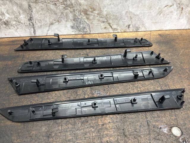 bontott VW JETTA Ajtó Díszléc Szett