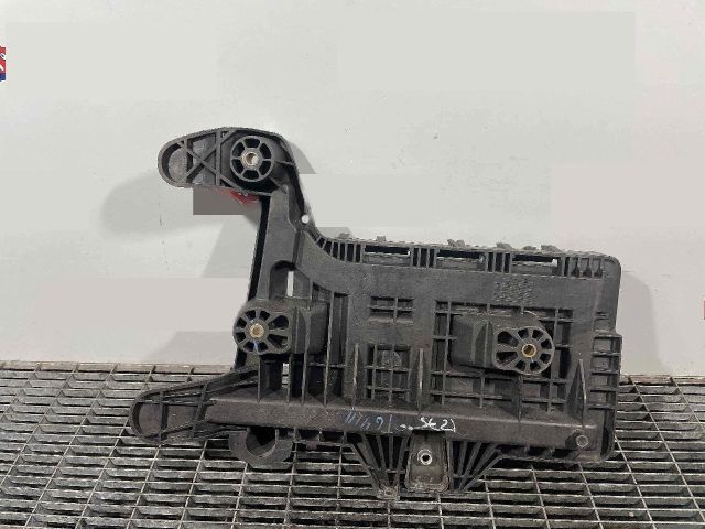 bontott VW JETTA Akkumulátor Tartó