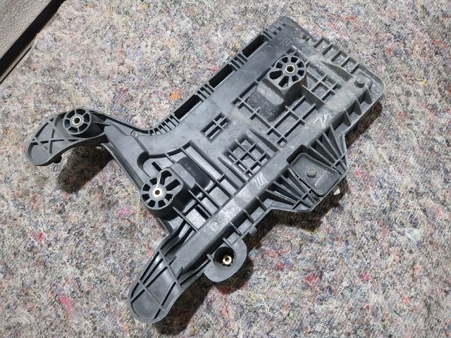 bontott VW JETTA Akkumulátor Tartó