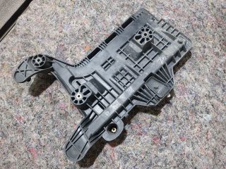 bontott VW JETTA Akkumulátor Tartó