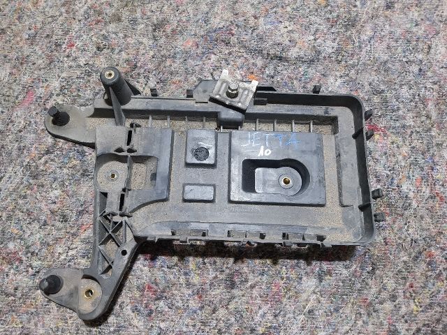bontott VW JETTA Akkumulátor Tartó