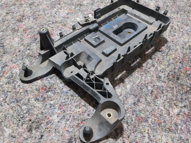 bontott VW JETTA Akkumulátor Tartó