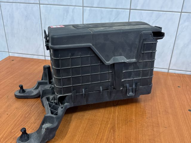 bontott VW JETTA Akkumulátor Tartó