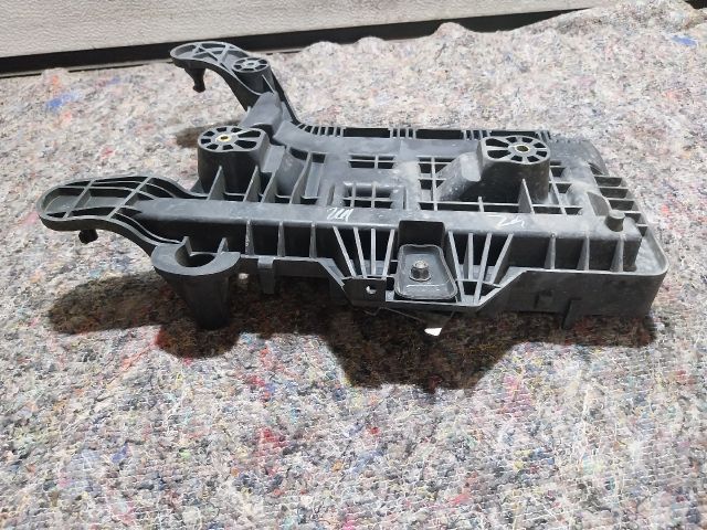 bontott VW JETTA Akkumulátor Tartó