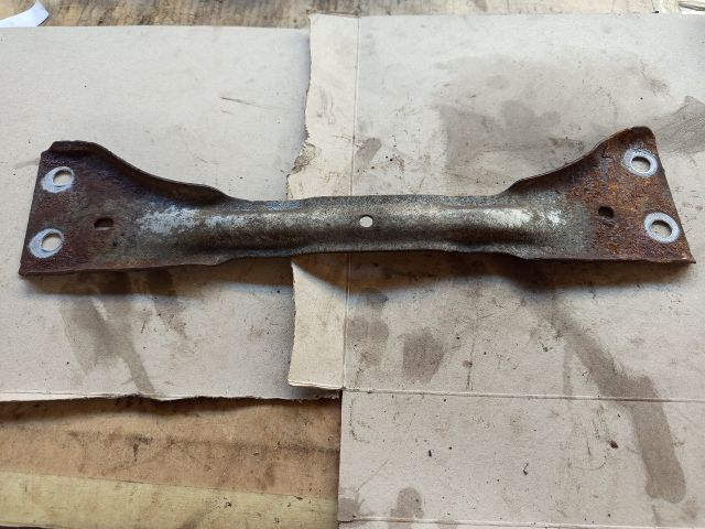 bontott VW JETTA Alsó Kereszttartó