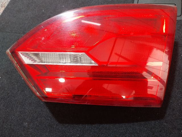 bontott VW JETTA Bal Belső Hátsó Lámpa