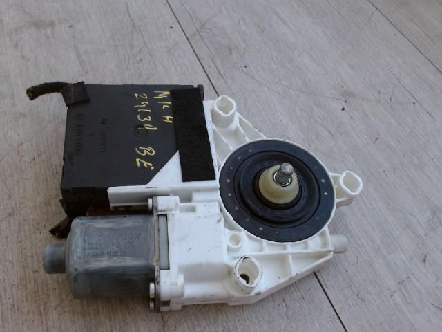 bontott VW JETTA Bal első Ablakemelő Motor