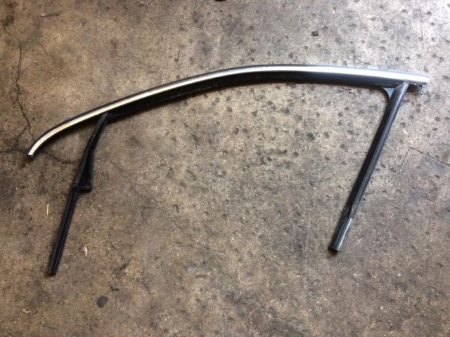 bontott VW JETTA Bal első Ablakvezető Gumi